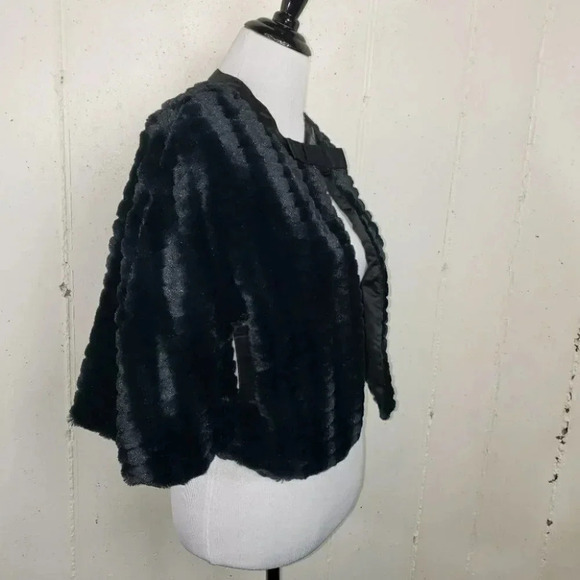 KC Parker‎ 14/16 girls faux fur black cape with bow - Picture 2 of 5